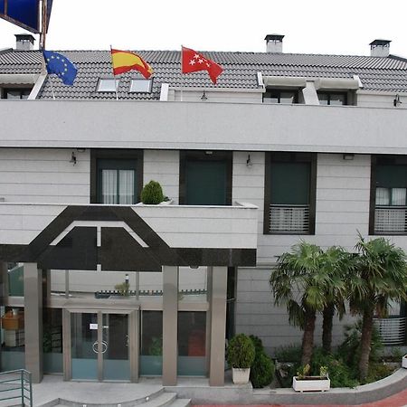 Hostal Los 5 Pinos มาดริด ภายนอก รูปภาพ