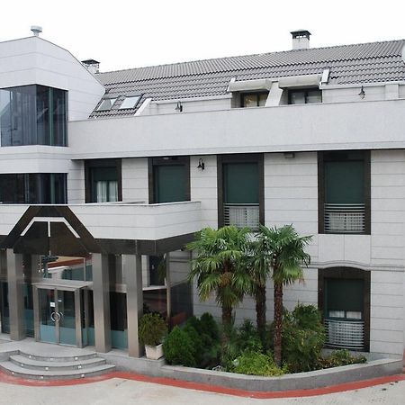 Hostal Los 5 Pinos มาดริด ภายนอก รูปภาพ
