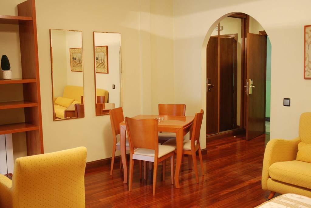 Hostal Los 5 Pinos มาดริด ภายนอก รูปภาพ