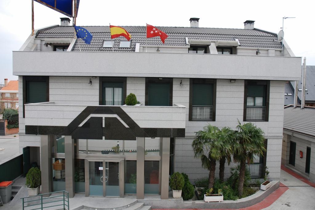 Hostal Los 5 Pinos มาดริด ภายนอก รูปภาพ