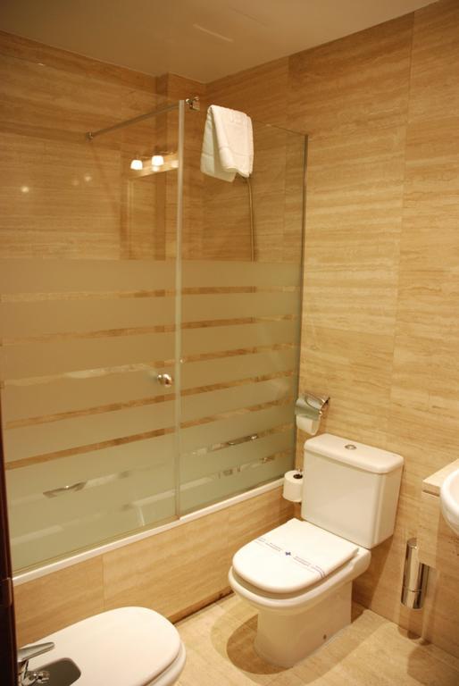 Hostal Los 5 Pinos มาดริด ภายนอก รูปภาพ